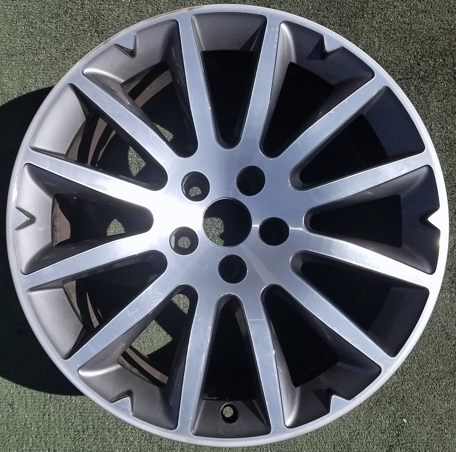 Factory Maserati Ghibli Rear Wheel 18 inch Machined OEM Original 670010981 96001