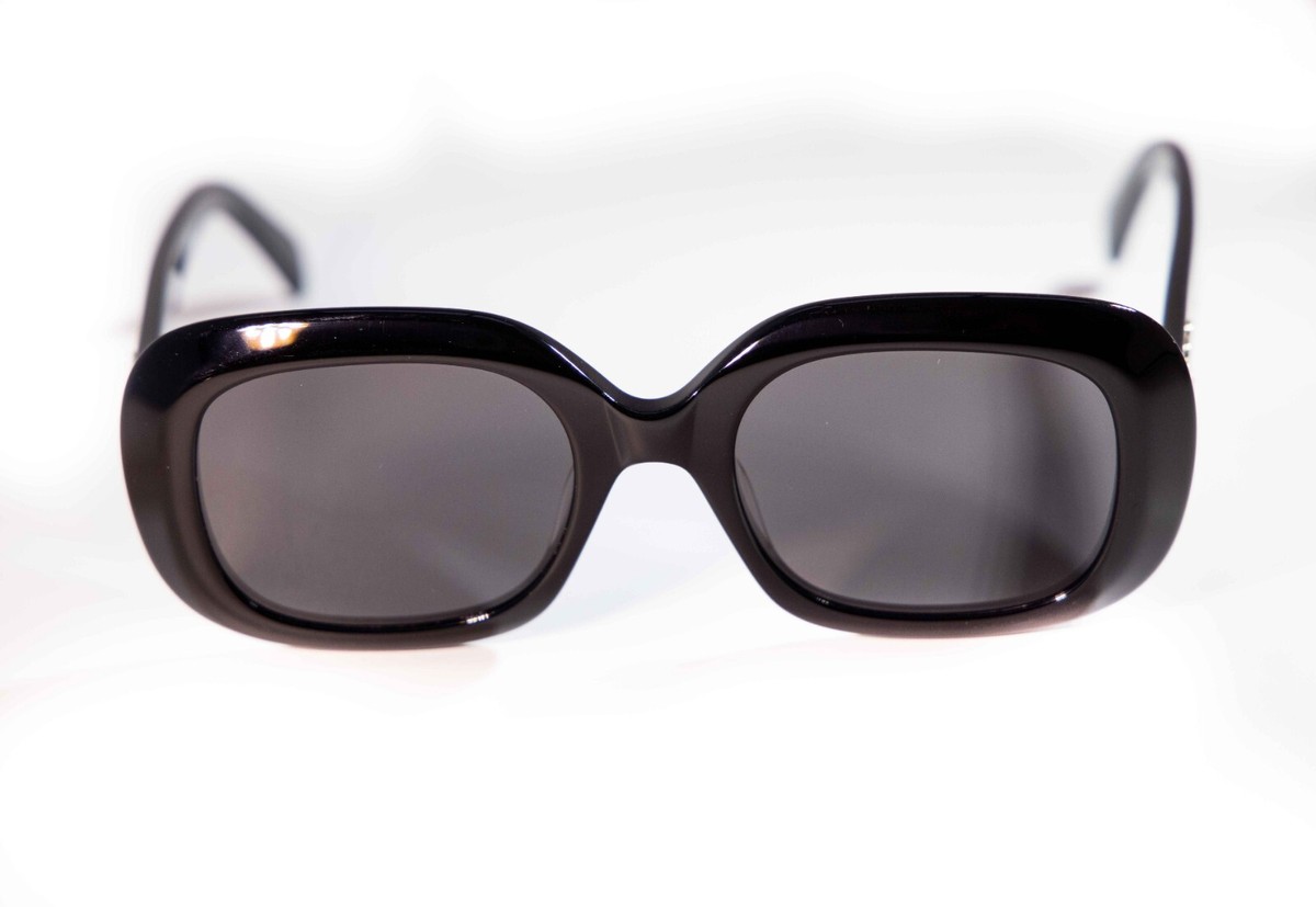 Celine CL40262U 01A Black / Grey Lens Oval Oversized Celine CL40262U 01A Black / Grey Lens Oval Oversized