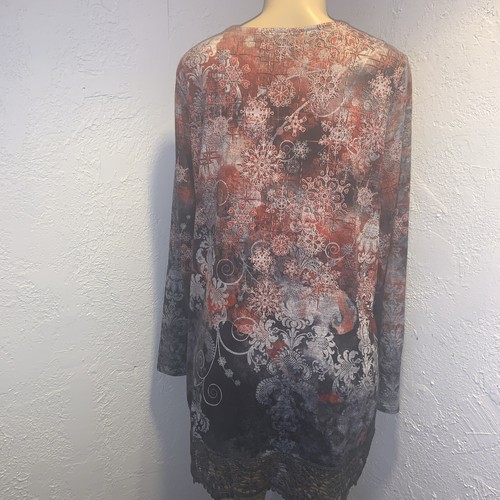 Women’s Top Plus Sizes - Picture 7 of 9