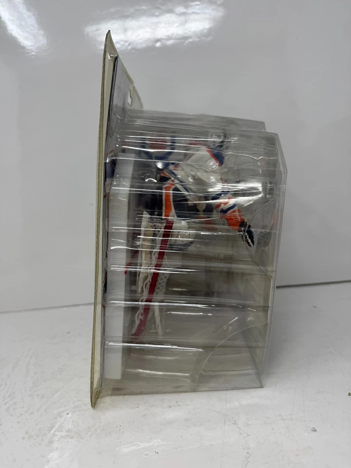 Boneco McFarlane NHL Grant Fuhr Edmonton Oilers Legends Series 2 - Imagem 4 de 4