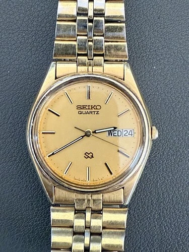 Vtg Seiko SQ Quartz 8123-6060 Gold Tone Day-Date Watch 33mm Original Bracelet