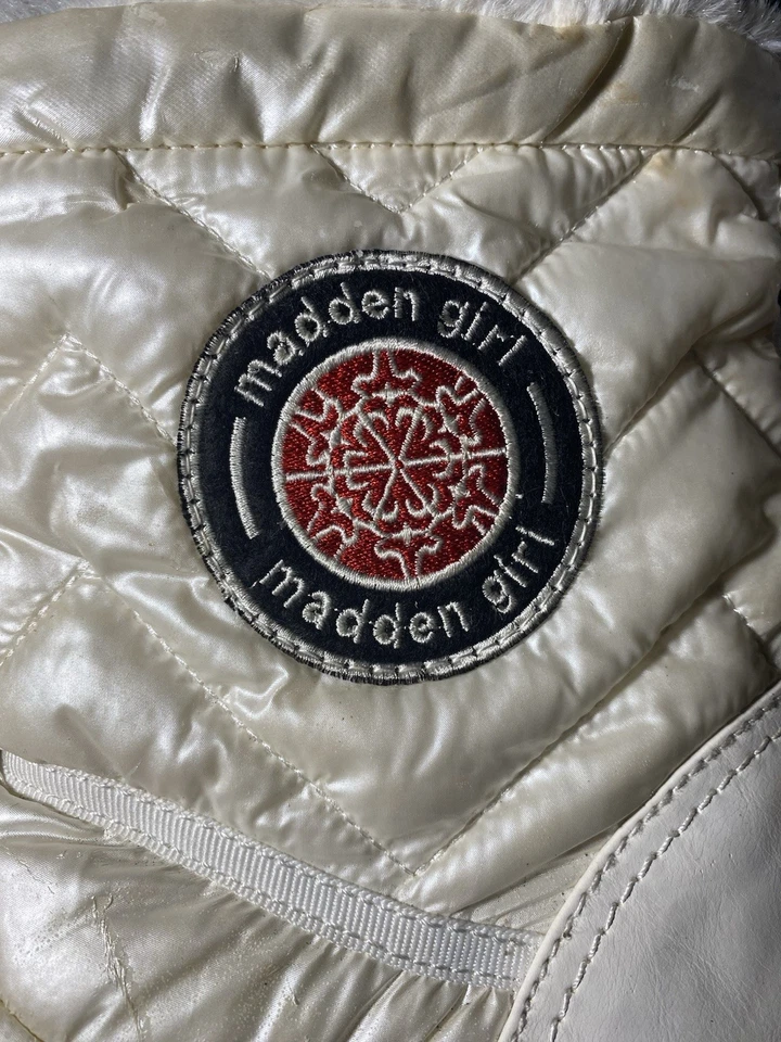 Botas de piel Madden Girl fondo de goma negro talla 9. Súper lindo bien cuidado Foto 2 de 4