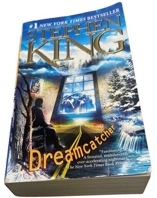 Dreamcatcher book Stephen kings paperback copyright 2001 English 882 pg READ