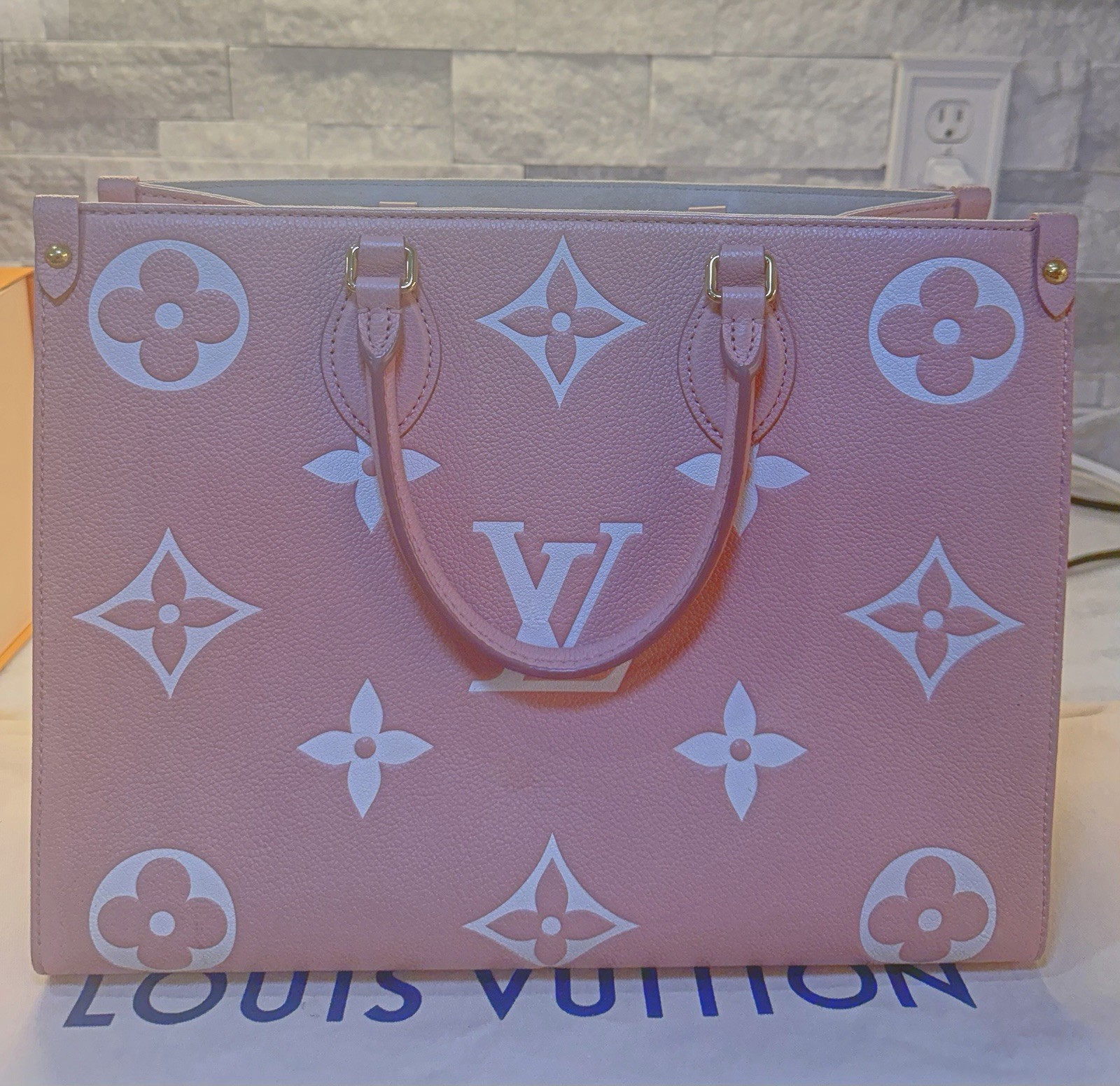 Louis Vuitton OnTheGo MM