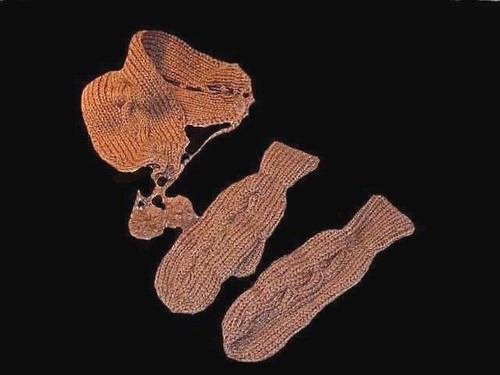 Vintage RETRO Childs Mittens+ Hat Hand Knit 1940S From Film Brown 100% Wool