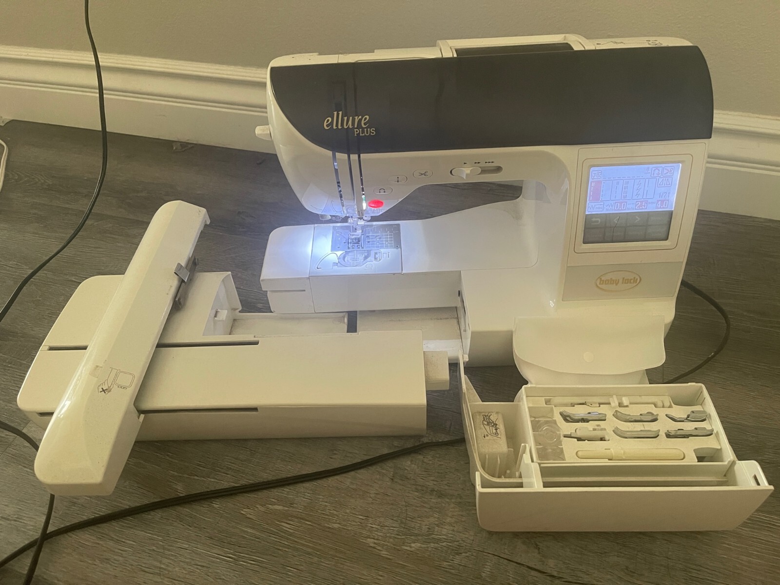 Baby Lock Ellure Plus Sewing Embroidery Machine hoops Excellent