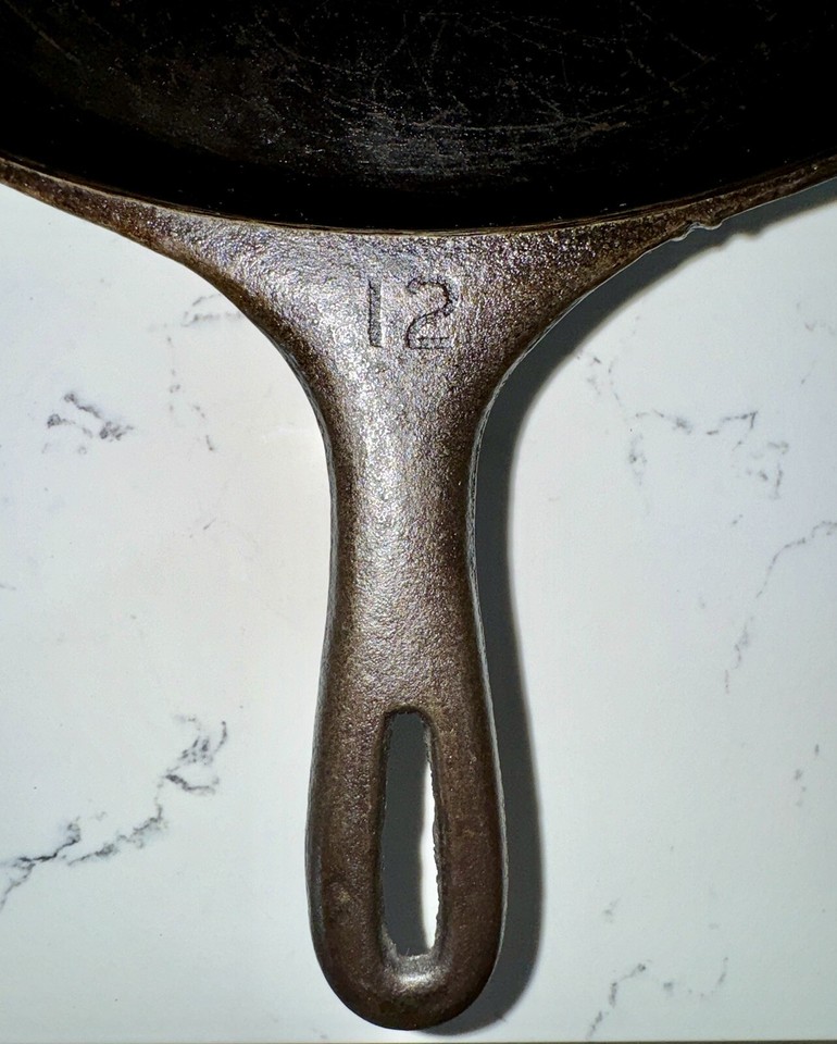 Vtg Unmarked Wagner Ware Cast Iron Skillet 12 Double Spout 14” B Mold