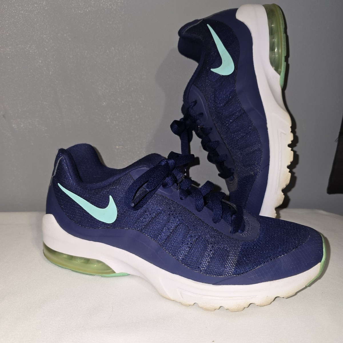 nike air max invigor navy blue