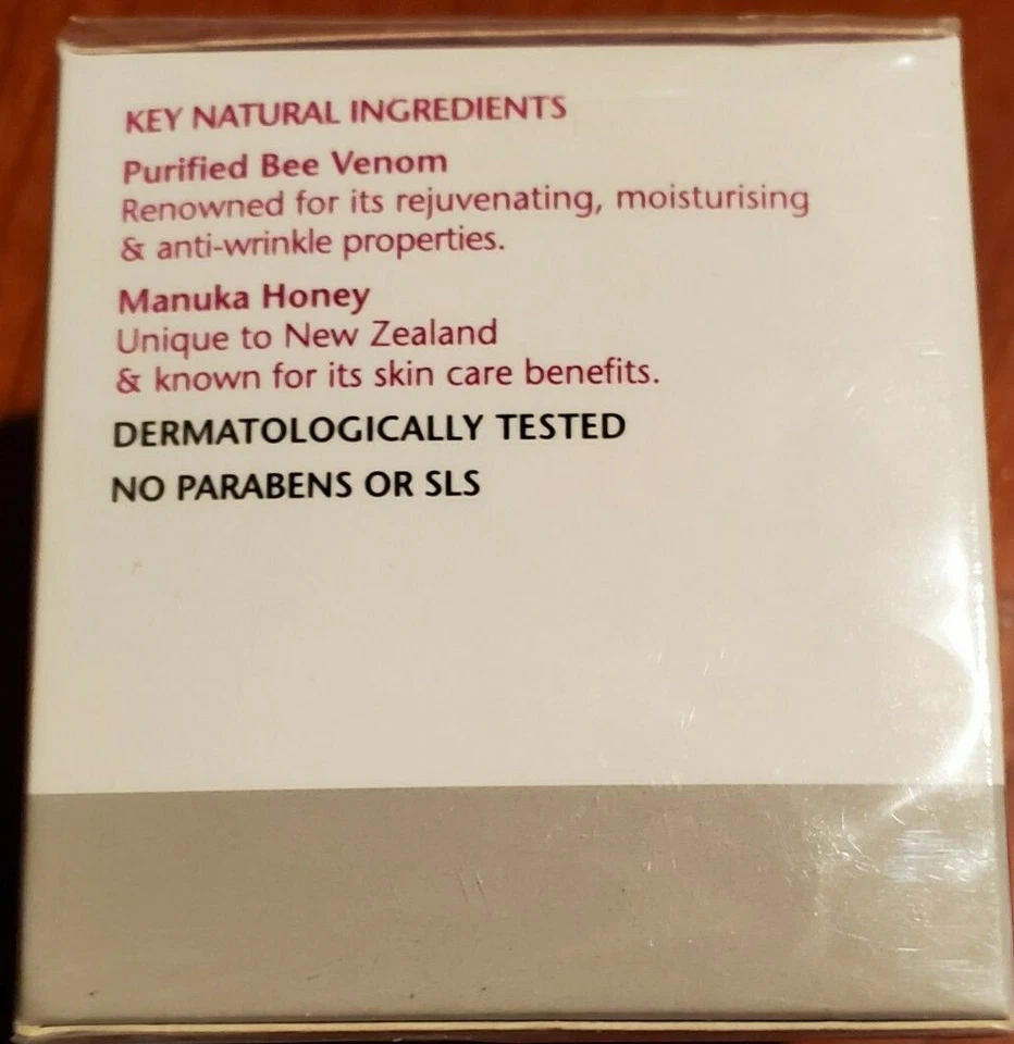 Mascarilla facial rejuvenecedora con veneno de abeja purificado MANUKA DOCTOR 1,69 fl. oz Foto 3 de 3