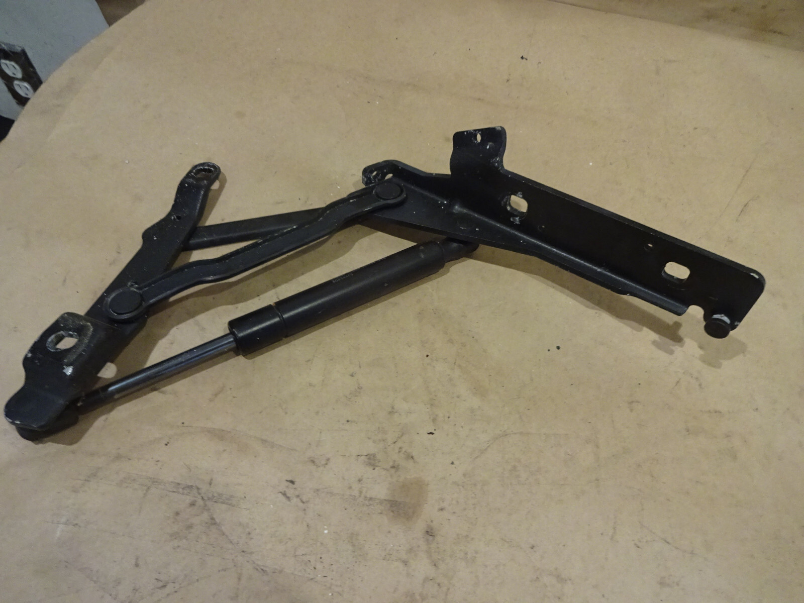 Ferrari California - RH Trunk Lid Hinge Assy - USED - PN 70001686
