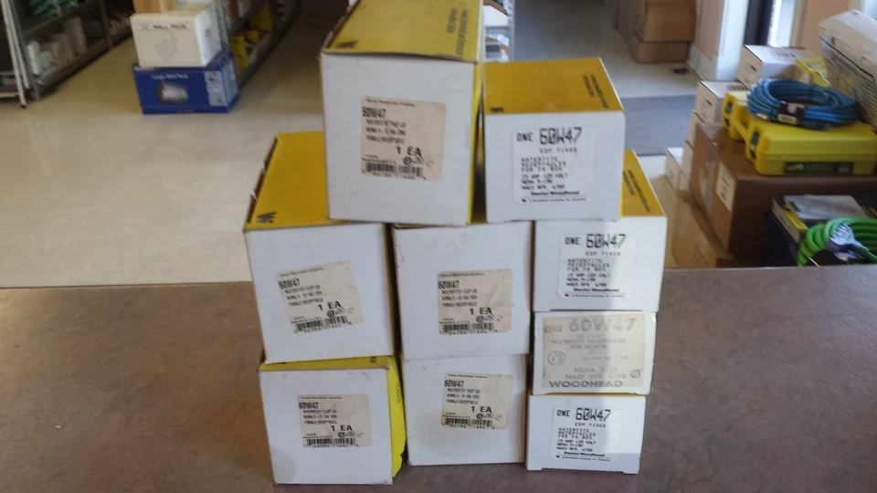 60W47 Molex / Woodhead Nema 5-15R Watertight Flip Lid 130146-0129 - Image 2 of 3