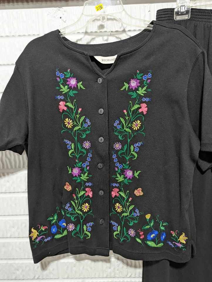 Conjunto grande de falda y blusa Bechamel para mujer negra vintage bordada con flores Foto 2 de 4