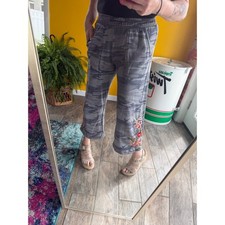 Johnny Was Gray Camouflage crop Pants Floral ...
