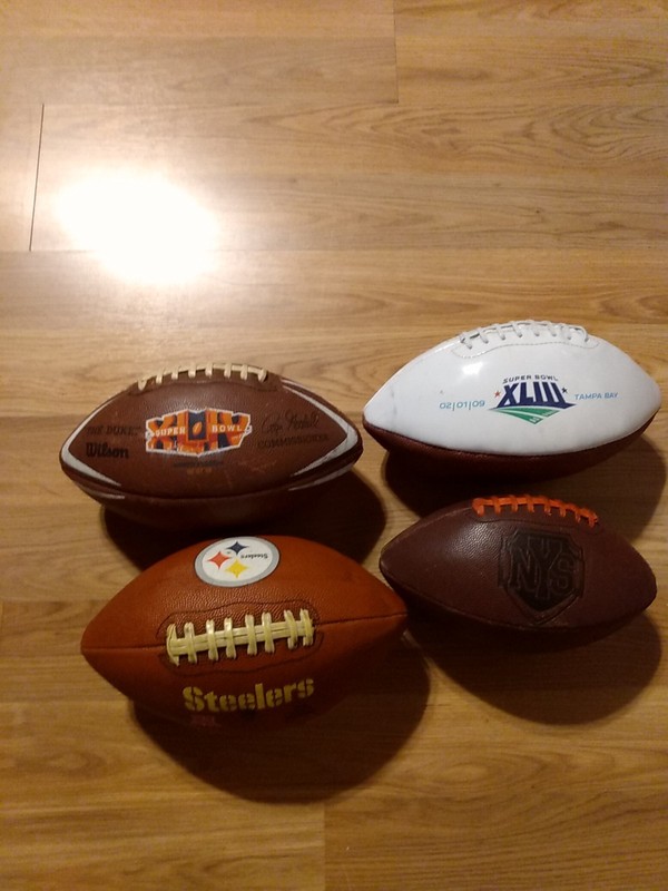 4 Collector Footballs