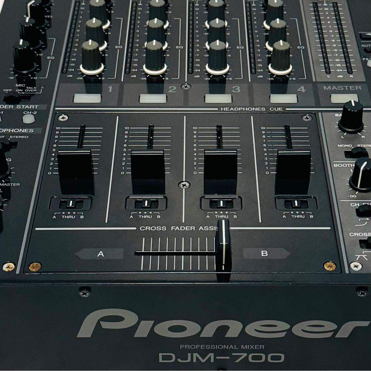 Pioneer DJ DJM-700 Black 4-Channel Digital DJ Mixer Works well w