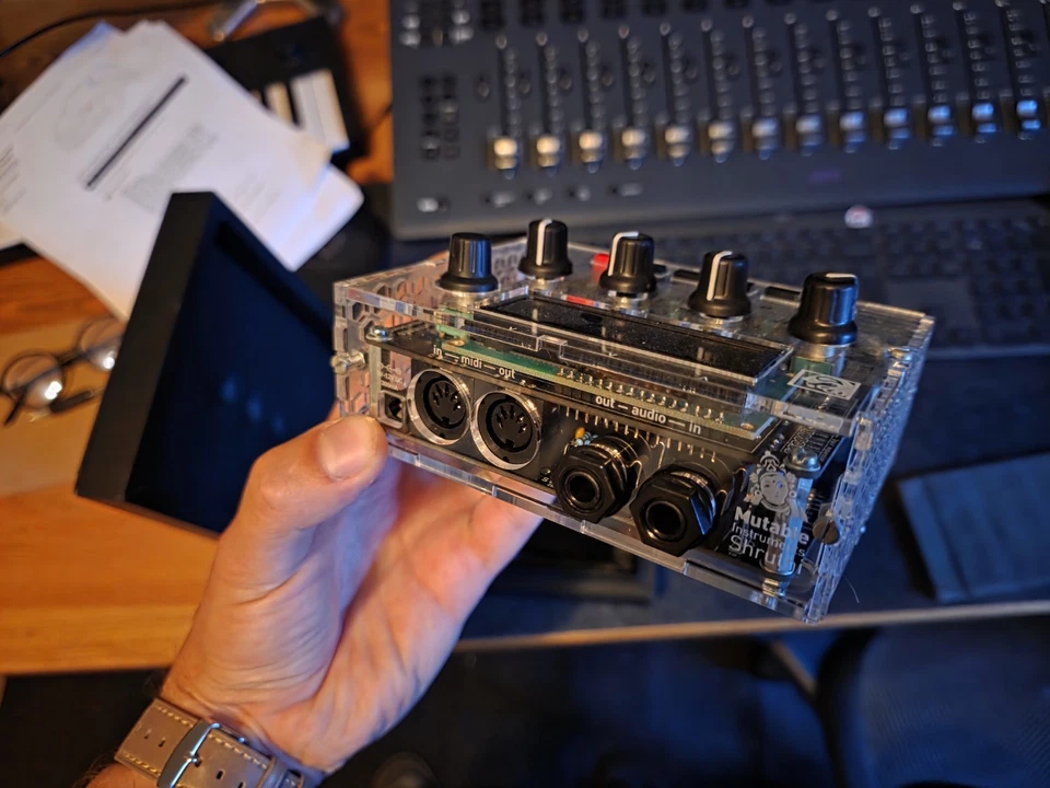 Mutable Instruments Shruthi Desktop Synthesizer (SMR4 MkII filter) MINT - Image 3 of 4