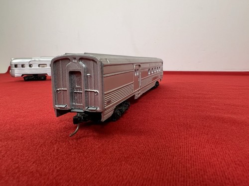 Lote de 2 vagones de pasajeros Burlington iluminados a escala HO* Tavern 120 y Pullman PB0 - Imagen 6 de 24