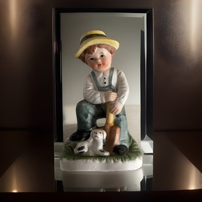 Vintage Keramik Junge im Overall & gelbem Hut mit Hund Figur Made Korea