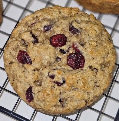 Handmade Oatmeal Cranberry Cookies 4 oz Cookie, Soft baked Thick & Chewy