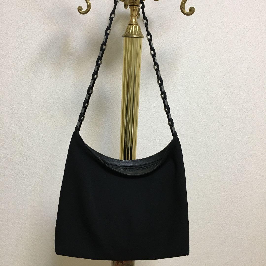 バッグ feragamo vintage shoulder bag Vintage Salvatore Ferragamo Vara Shoulder Bag from Italy