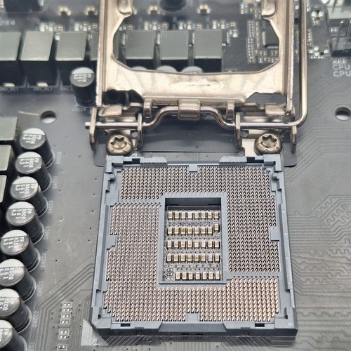 GIGABYTE Z390 AORUS ULTRA (Intel LGA1151/Z390/ATX/Motherboard) -NOT WORKING- - Photo 6/8