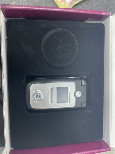 Motorola Moto A668 2G Foldable Flip Unlocked Phone For Seniors - Black - Picture 3 of 5