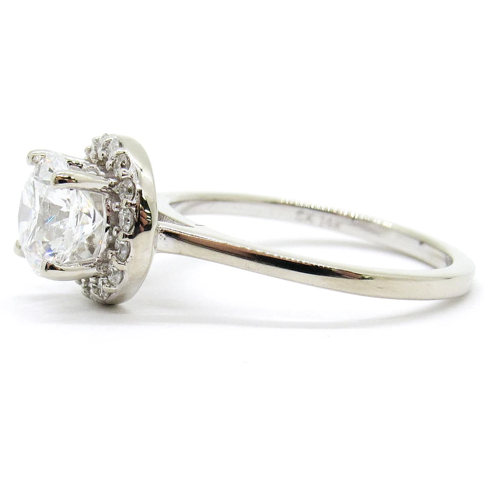 Anillo de compromiso redondo de 1,50 quilates con halo de diamantes creado en laboratorio IGI Cert de oro blanco de 14 k Foto 2 de 4