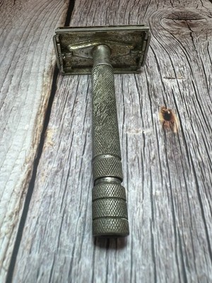 Gillette 40s Style Super Speed VTG DE Safety Razor TTO Notched Center No Date