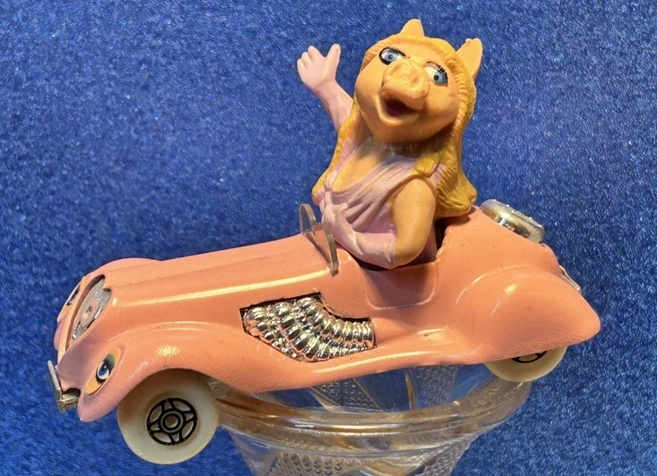 Corgi "Miss Piggy" in Pink Metal Sports Coup Convertible Made Gt. Britain 1979 - Image 4 of 4