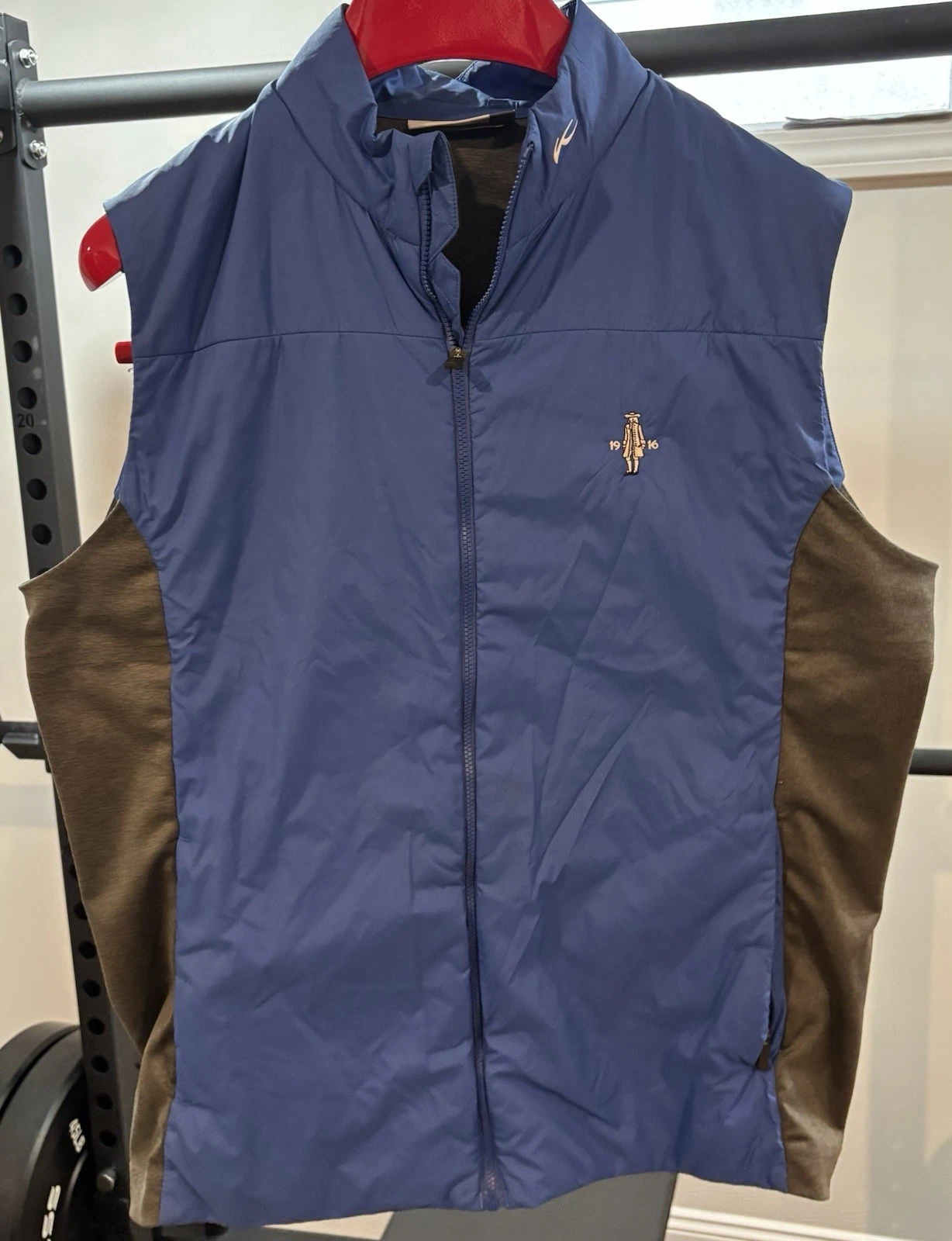 KJUS Radiation Vest Size 52 Large L $249 Quaker Ridge Golf Club Top 100 Blue
