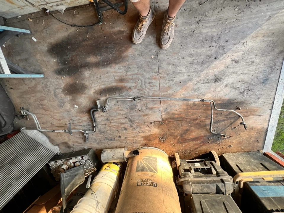 01-04 GMC Sierra y Chevy Silverado 2500 HD doble cabina 6,6 L lb7 Duramax línea de combustible Foto 4 de 4