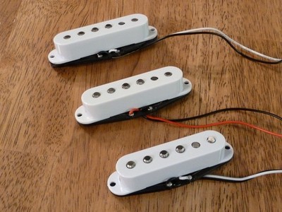GUITAR PICKUP SET ALNICO 2 CLASSIC 60'S SET OF 3 WHITE FOR STRATOCASTER