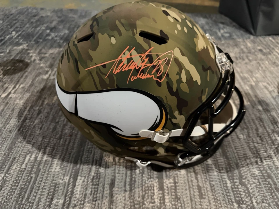 阿德里安·彼得森签名明尼苏达维京人 F/S 迷彩速度头盔-贝克特 W 全息 — 第 2/3 张图片