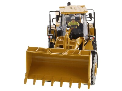 CAT CATERPILLAR 966 GC WHEEL LOADER WITH OPERATOR 1/50 BY DIECAST