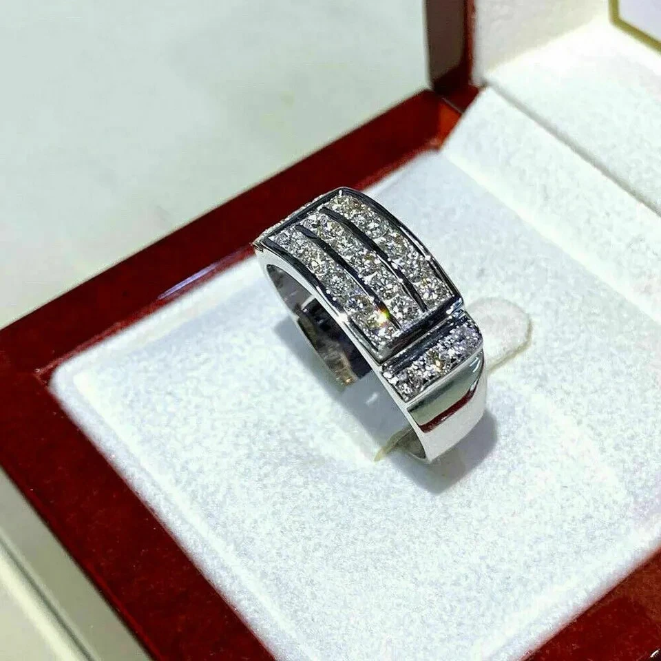 Alianza de boda de diamantes creados en laboratorio de corte redondo de 3 quilates enchapada en oro blanco de 14 quilates para hombre Foto 4 de 4