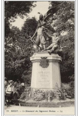 J 11 / DEPT 29 POSTCARD BREST / LE MONUMENT DES DEFENDERS BRETONS ANIME new