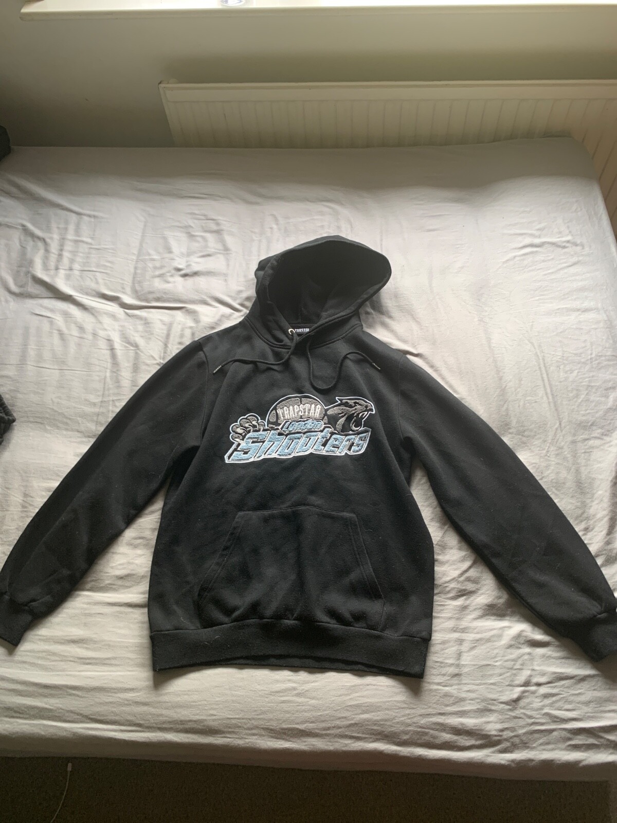 Sudadera con capucha Trapstar London Shooters negra gris y azul. talla mediana