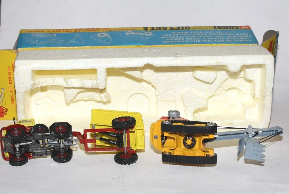 Juego de regalo Corgi 2, volquete Unimog/ganso y pala Cub, casi nuevo en caja original, escaso Foto 3 de 4
