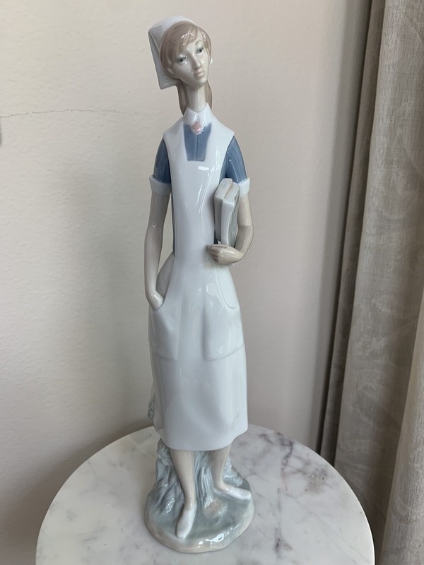 Lladro Nurse #4603 Glossy Porcelain- Excellent Cond.