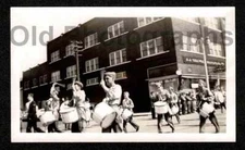 MARCHING BAND CITY STREET DRUMMERS OLD/VINTAGE PHOTO- F309