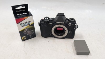 Olympus OM-D E-M5ii Camera Body Only Black w/Battery&Charger *TESTED* GC-6839