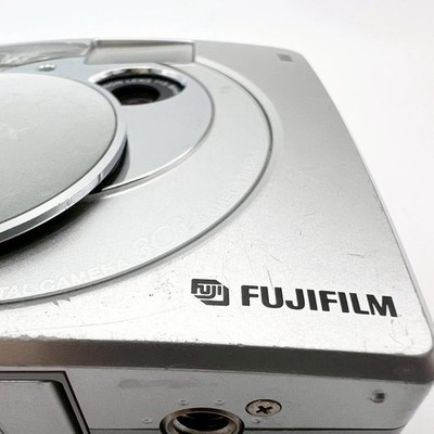 FUJIFILM FinePix 30i シルバー SDカード付 FUJIFILM FinePix 30i Silver Digital Camera Used Japan | eBay