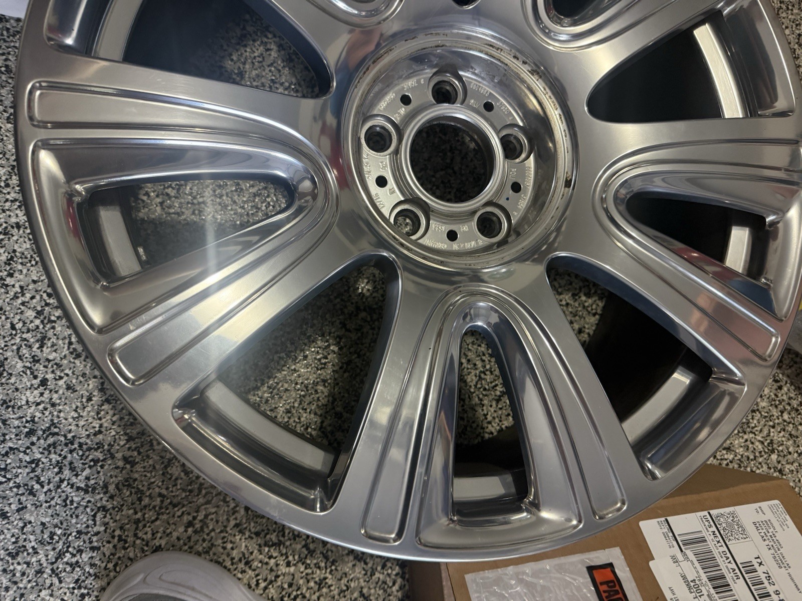 Rolls-Royce Dawn Front Wheel P/N 6864988