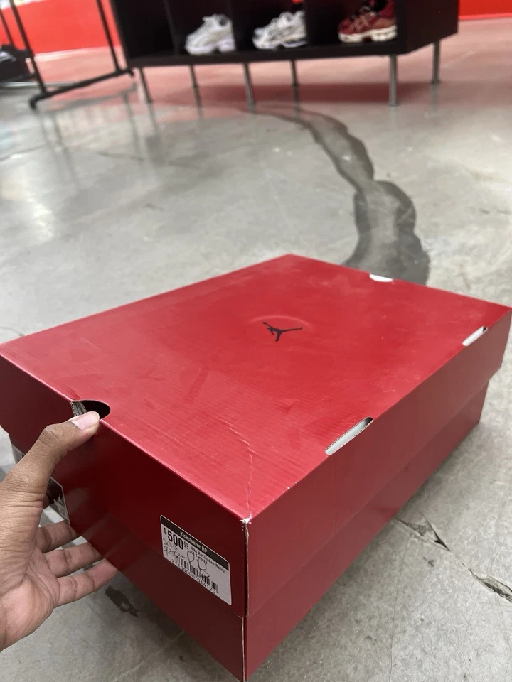 Caja de zapatos vacía Jordan 14 Toro talla 12 Foto 2 de 3