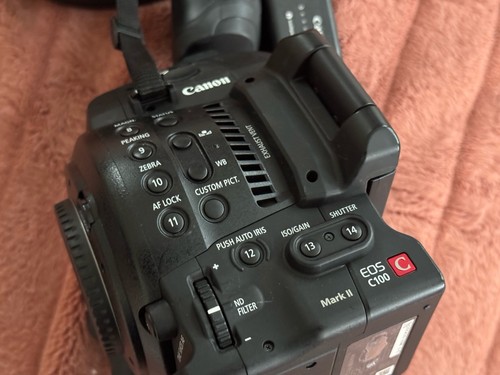 🔥 Canon EOS C100 Mark II Prof Camera 🤯Only 272 hrs ⭐️ 2 Canon Batts, Accessos - Picture 4 of 12