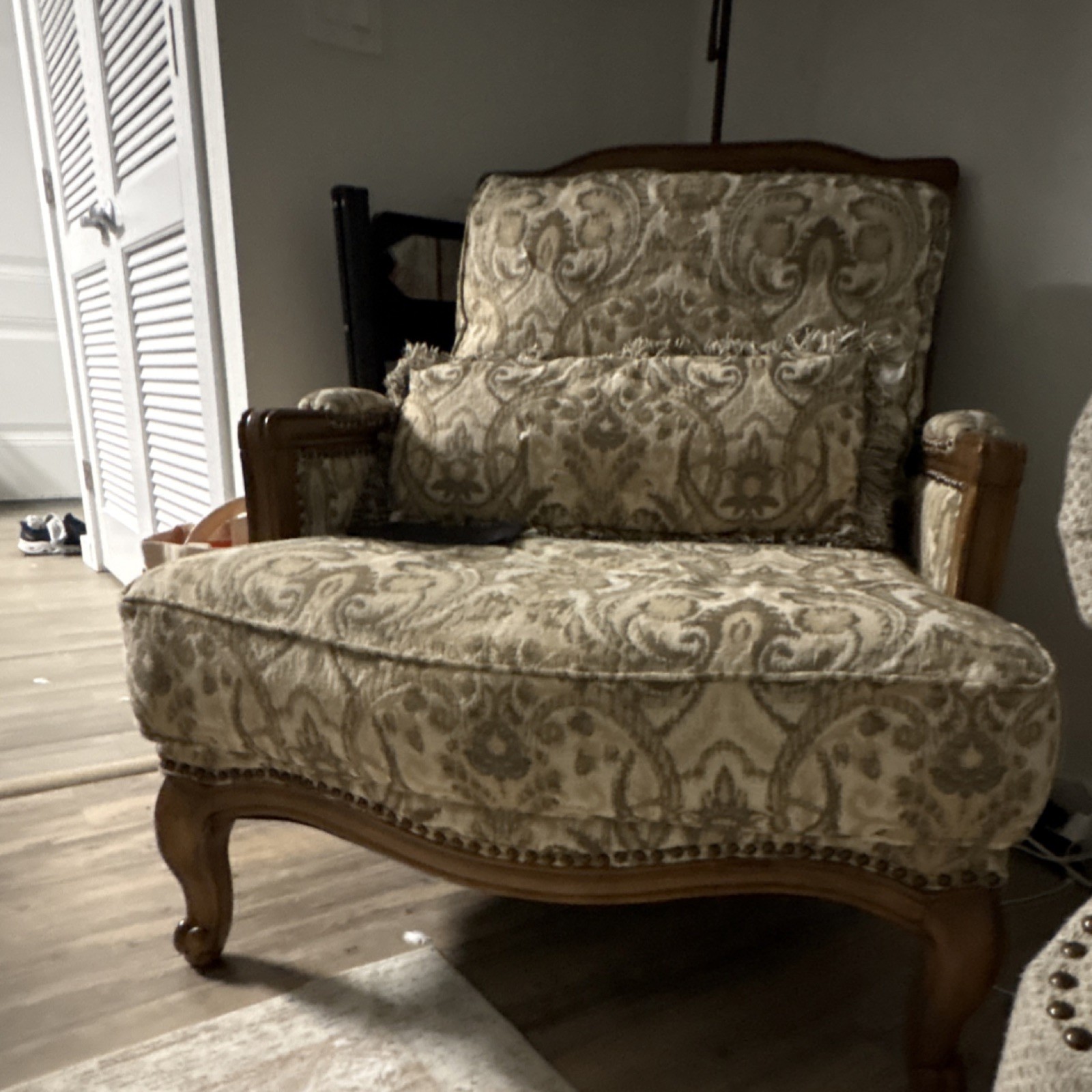 Traditional Upholstered Accent Chair, Abstract Print, Wooden Frame, Living Room