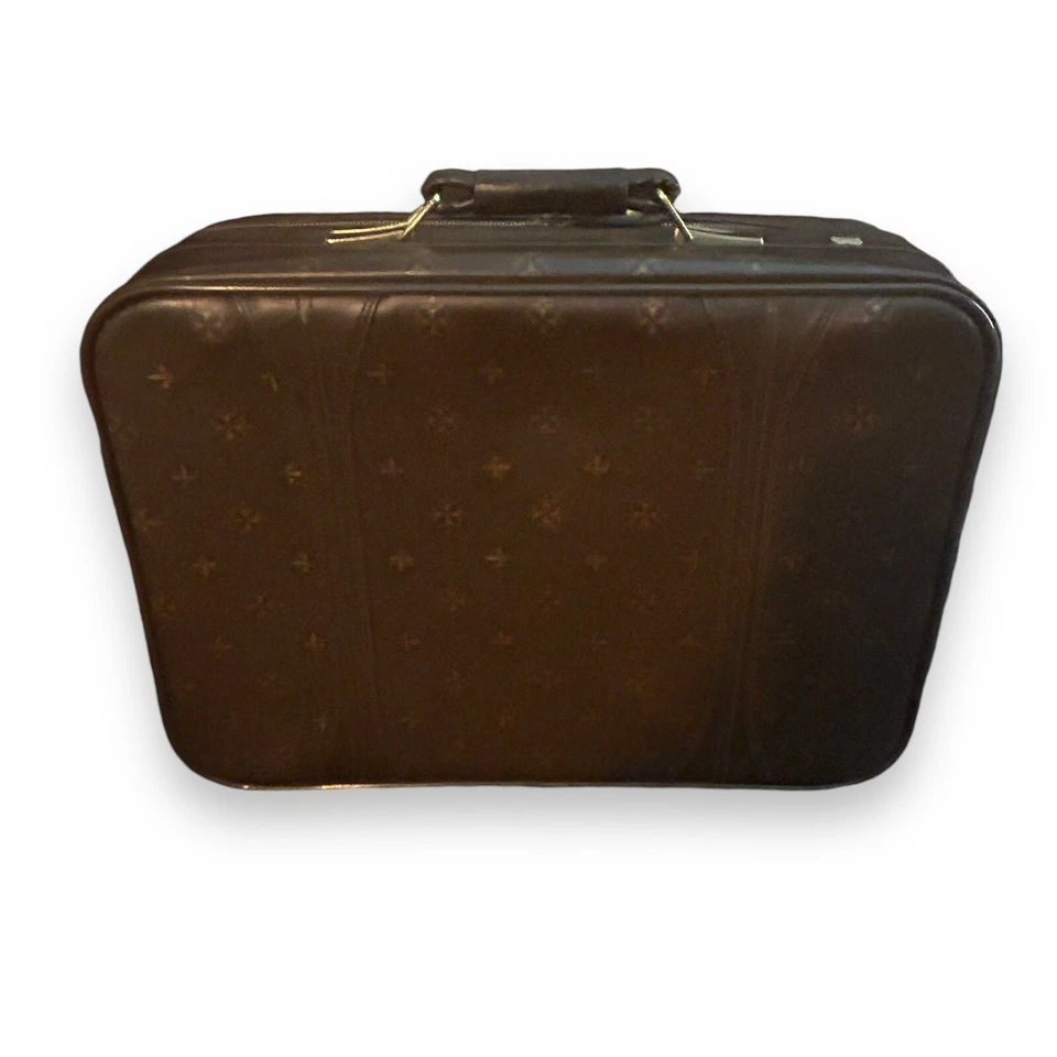 Maleta de colección marrón American Tourister 1974 estampado flor de lis dorado Foto 3 de 4