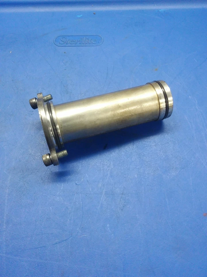 1999-2003 99 00 01 02 03 Victory V92sc bujía delantera pozo tubo orificio OEM Foto 2 de 4