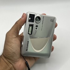 FUJI FUJIFILM FINEPIX 2300 - 2.1 MP - TESTED - Has Issues
