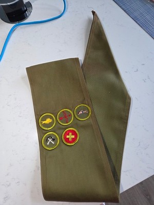 VINTAGE 1962 BOY SCOUTS OF AMERICA SASH WITH 5 MERIT BADGE PATCHES